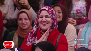 معكم منى الشاذلى   بالفيديو أقتحام اكبر شاحنة في مصر لتوزيع هدايا عيد الام   شكرأ يا أمي   دندنها