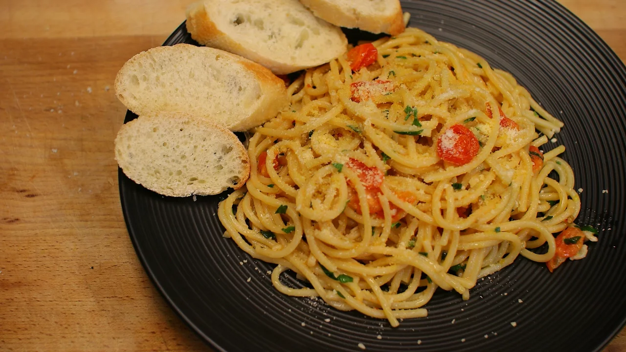 How to make and Incredibly Simple and Delicious Spaghetti Aglio E Olio Recipe