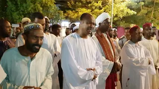 بعاد أحبتي كصبر مرا وأشعل حبهم في القلب جمرا  بعاد أحبتي كصبر مرا وأشعل حبهم في القلب جمرا