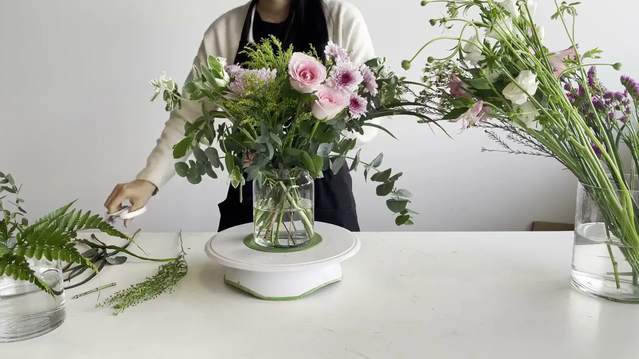 How To Arrange Flowers In Vase – Flower Arranging Tips (2022)