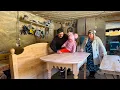 Lagu Opa bouwt een houten tafel en bed 🪵 | Oma kookt Karpatische soep 🍲 | Gezellig plattelandsleven