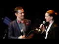 Download Lagu Anne Hathaway + Joseph Gordon Levitt sing together LIVE HD