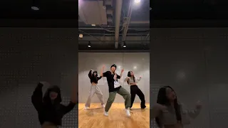 جمال روكا وتشيكيتا واهيون يرقصون على اغنية الترند Babymonster Chiquita Ahyeon Roka 