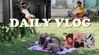 DAILY VLOG| Livros da Maya Angelou, voltando à academia e leitura ao ar livre no parque