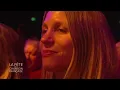 Santa chante "Popcorn salé" et rend hommage à Michel Berger avec "Le Paradis Blanc"