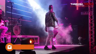 tazama uwezo wa hamadai kwenye kuimba cover na live band utapenda