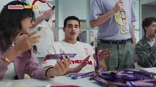 مندولين ويفر الجديد طبقات ويفر بينهم شوكو كريم ومن برة شوكولاتة 