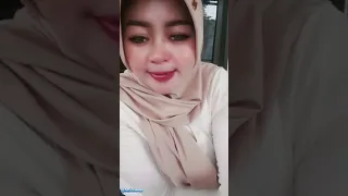 tante berjilbab kebanyakan makan bakso jadi montok