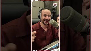 أمير عبد الواحد يغني اغنية فنبلة الجيل باللغة العربية الفصحى  طلعت احلي من نسخة حسن شاكوش    دندنها