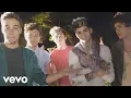 Download Lagu One Direction - Live While We're Young (Behind The Scenes)