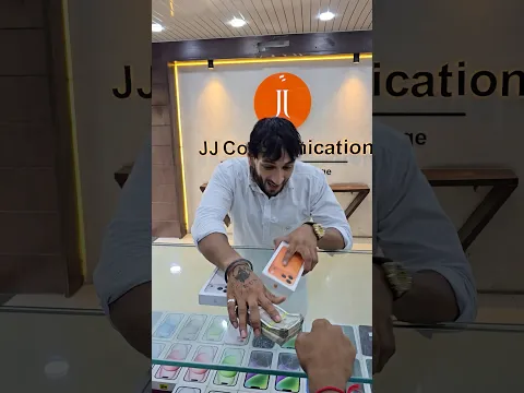 छोटा iPhone और एक बड़ा iPhone 🤣🤣
