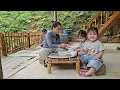 Mrs. Giang confessed everything to Dung and hoped to receive help from him and Hue
