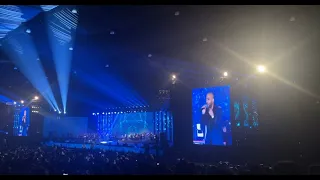 وامانه عليا اشيلك بعميا وقلبي ومهما كان   دندنها