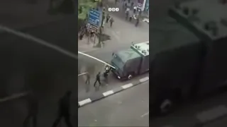 جدع جدع مشهد تاريخي لشاب يتصدى لمدرعة الشرطة خلال مظاهرات ثورة يناير 