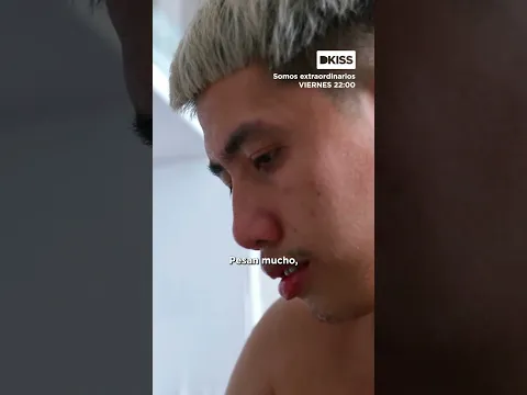 Tiene una mano enorme 🖐️