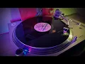 Download Lagu Gwen Guthrie - Outside In The Rain (Extended Larry Levan Remix) - 1986 (4K/HQ)