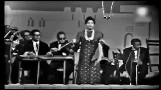 أم كلثوم   اهرب من قلبي اروح علي فين دندنها