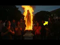 Download Lagu Governor sinunog ang estatwa ni Mama Mary sa plaza — ngunit may apoy na hindi mapatay