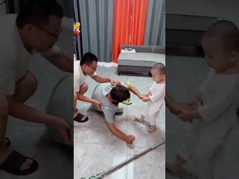 真正的爱是一种本能反应，世间最珍贵的莫过于亲情，暖心的宝宝让我们懂得什么叫“隔代亲”#人类幼崽成长记#萌娃 #百善孝为先 #懂事的孩子 #隔代亲