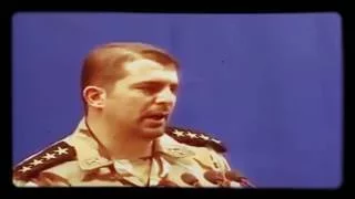 ضابط إيراني يقرء القرآن بصوت جميل دندنها