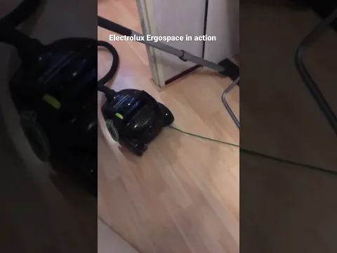 Download MP3 Electrolux Ergo Space Green vacuum cleaner in action