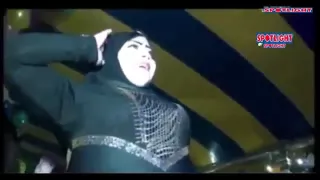 رقص فاجر لابسة عباية بس 