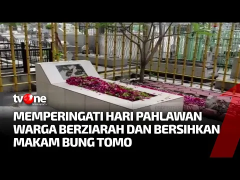 Warga Berziarah dan Bersihkan Makam Bung Tomo
