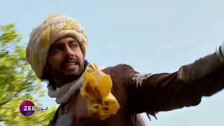 السلطانة راضية حلقة 18 التونيا ينقذ راضية من رجال القافلة 