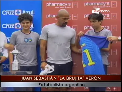 La Brujita Verón dictó máster fútbol a jóvenes de Fe y Alegría gracias a Difare