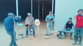 احنا اساس الصنعه والناس كلها مقتنعه   دندنها