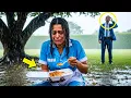 Download Lagu Milionar își găsește menajera luând prânzul în ploaie. Când descoperă motivul, rămâne devastat!