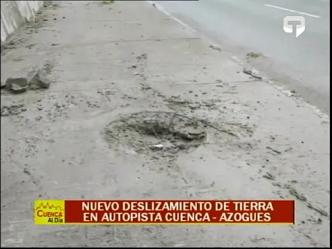 Nuevo deslizamiento de tierra en autopista Cuenca - Azogues