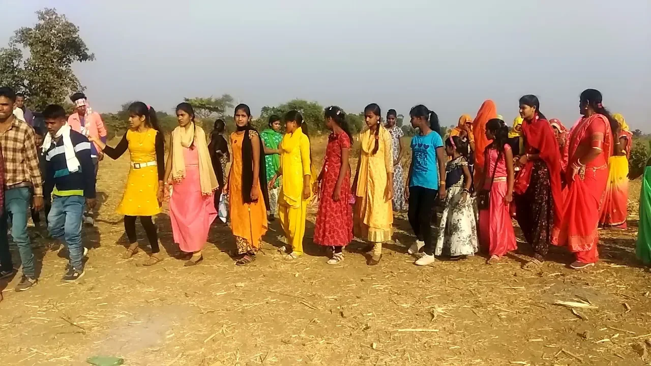 Lala tameti mane gami geli lala tameti Arjun hatila new song !! Adivasi college girls Dance !!