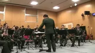 فرقة موسيقية يابانية تؤدي اغنية المحقق كونان 