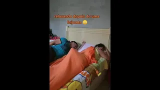 شوف شسوي بليل وهي نايمه 