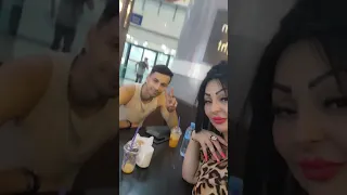 وردة شارلومانتي في أخر ضهور لها في المقهى مع صديقها الأجنبي 