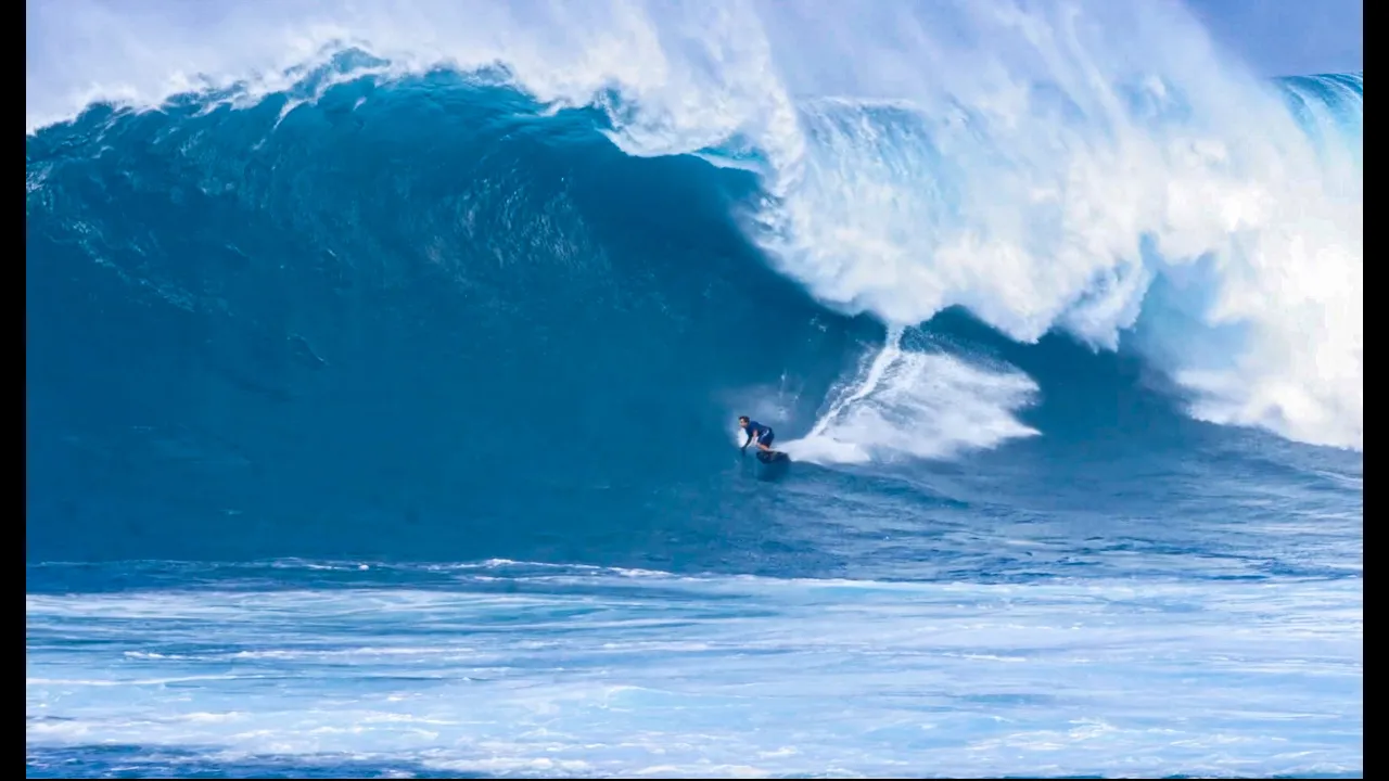 Surfing XL Pe'ahi Jaws RAW big wave  December 2 dec second 2020. MAUI HAWAII. Kai Lenny Billy Kemper