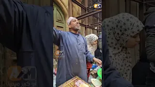 يا ولي النعم يا كل النعم   عم إبراهيم بيقدم الأكل مجانا على طبق من دهب لحبايب آل البيت   دندنها