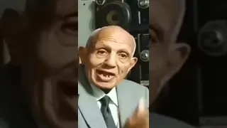 يا جدعان الشيخ مصطفى اسماعيل دا مش قريبى دا مقرأ الخالق 