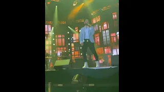 تامر حسني اكتر حاجه بحبها فيكي هوا دا حفلة أبو ظبي 