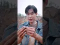 공사장에서 벽돌 나르던 가난한 청년, 황금의 눈을 각성하다! 지하 1천 미터까지 꿰뚫어 보고 금을 캐내 억만장자로 역전!