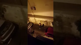 بنت ارادت تبول على سيارة صديقها انظر مذا فعل لها 