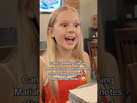Little Girl Hits MARIAH CAREY High Notes At DINNER?!😲🫢🎶