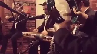 بعد الحب وبعد العشره نلتقي مثل الاغراب دندنها
