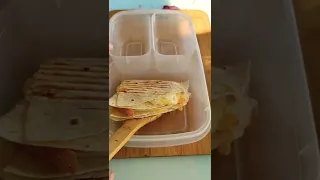 عملت لانش بوكس لرفيقة بنتي لانها زعلانة منها لانش بوكس صحي 