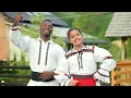 Download Lagu LA NUNTA LA NOI ÎN SAT | BANTO DOS SANTOS \u0026 SARAH SANTOS | Muzică Populară Românească 2025