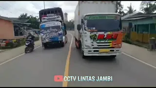 Download CCTV TRUCK GANTENG PEKANBARU TEBAR PESONA LEWAT LINTAS TIMUR MERLUNG VERSI DJ FIRAL TERBARU MP3