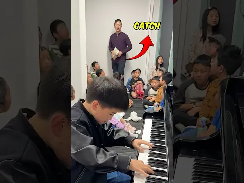 Could YOU still keep PLAYING? 😳🎹 #piano #pianoteacher #pianostudent #musicteacher #musicstudent