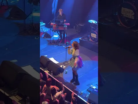 Sophie Straat - protestfest live in Paradiso Amsterdam - Mannen - YouTube thumbnail