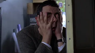 How Will Mr Bean Fix This Famous Painting? 🎨 | Bean: the Movie | Mr Bean
